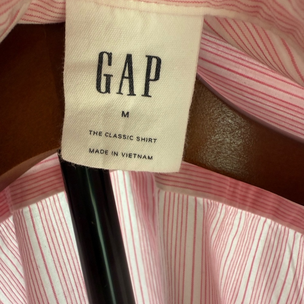 GAP Women’s Light Pink Striped Button Down Shirt - Picture 3 of 4